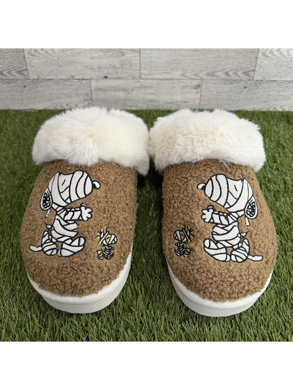 American Eagle Snoopy Peanuts Halloween Mummy Slippers Women Size 8